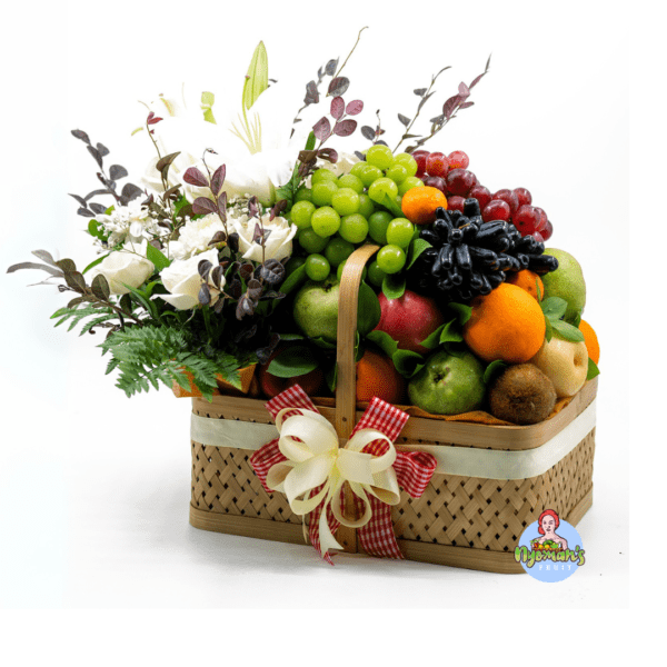 Gardenia Glow hampers bali dengan keranjang bambu dan rangkaian bunga