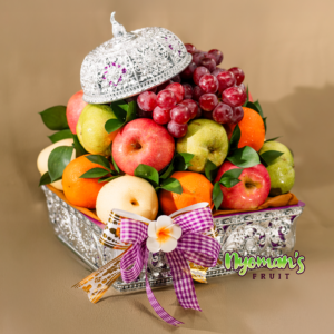 Pucuk Kamasan parcel buah Bali dalam keben persegi warna perak ungu